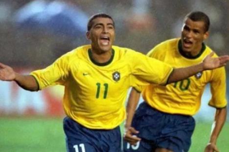 两支球队各 两支球队各